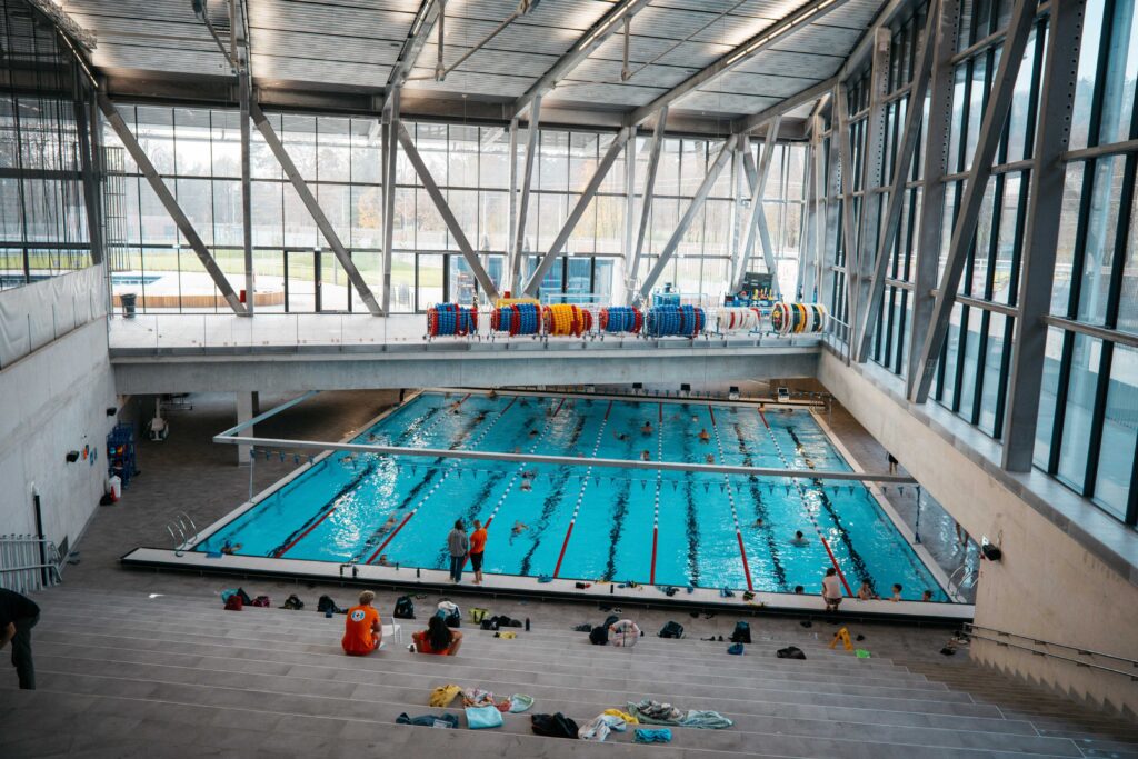 Dopoldanski plavalni trening v Ljubljani – 25-metrski bazen Športnega centra Ilirija